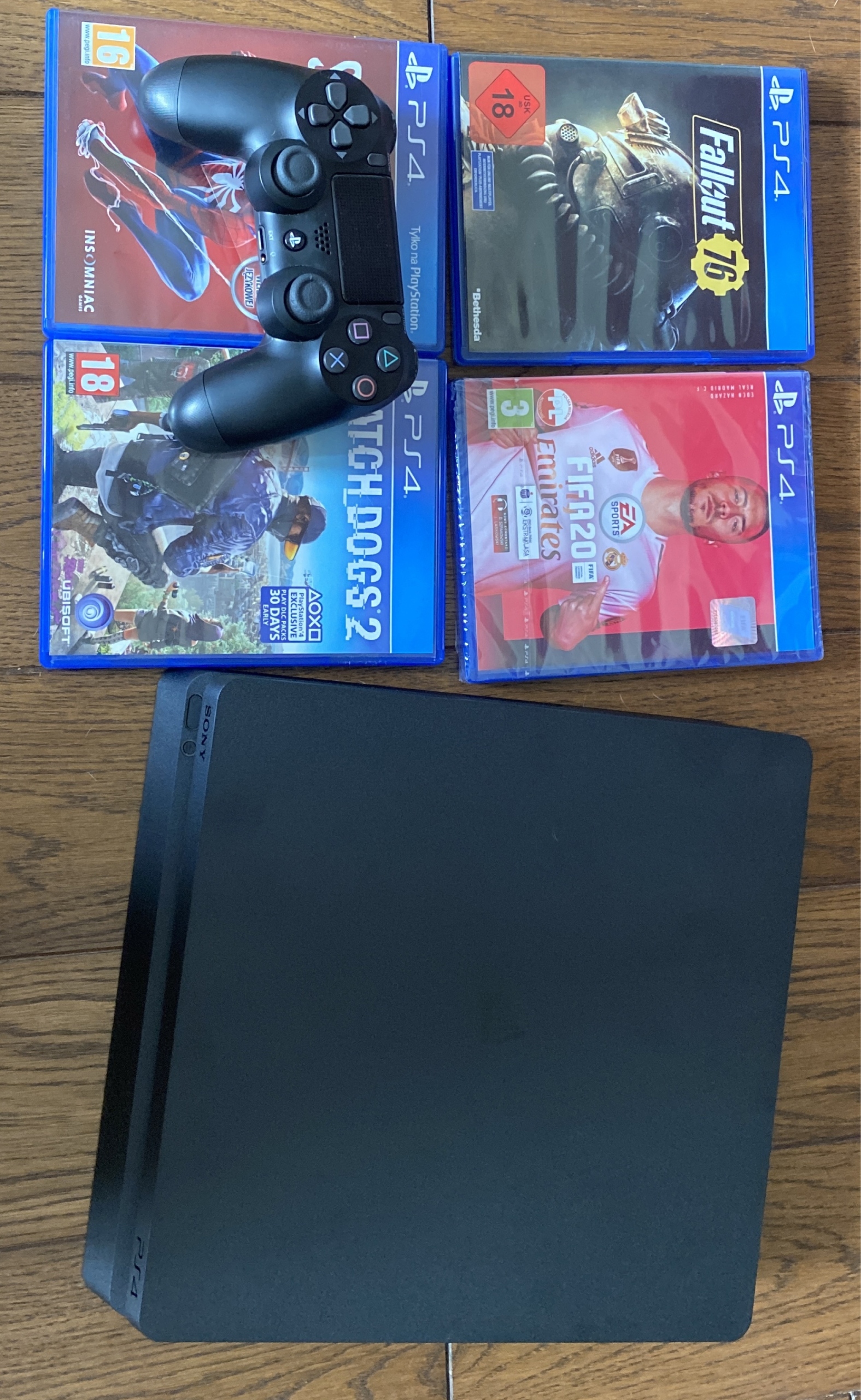 PlayStation 4 slim + 4 gry Poznań Kup teraz na Allegro Lokalnie