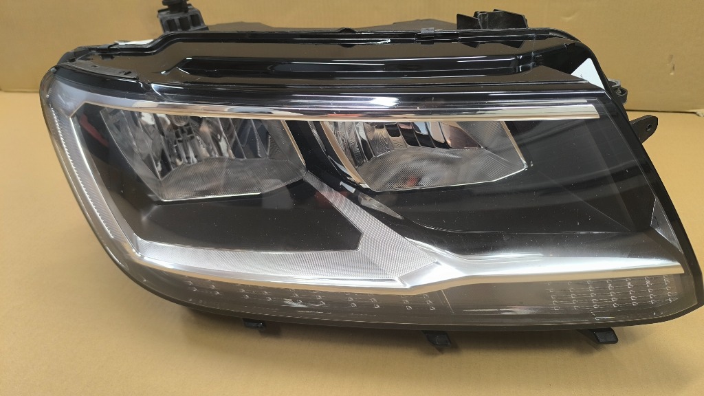 ФАРА ПРАВИЙ ПЕРІД VOLKSWAGEN TIGUAN II 5NL941006 