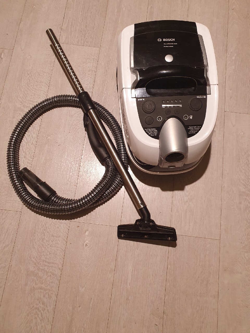 Aspirateur Sans Sac Bosch BWD421PRO - 2100W, 5L, Filtre HEPA, Nettoyage Sec/humide