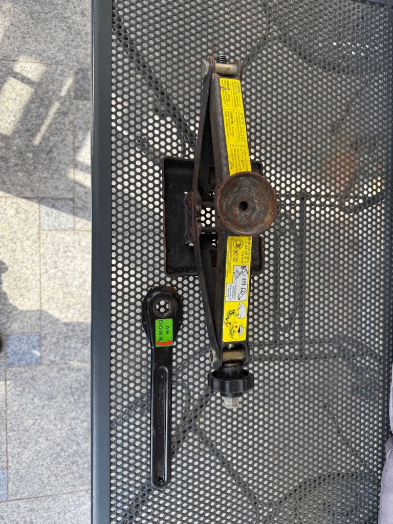 ПІДЙОМНИК ДОМКРАТ MERCEDES W168 A1685830415 