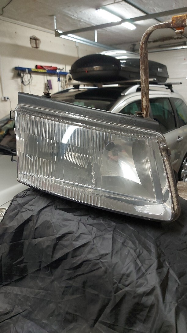 Lampa Reflektor PASSAT B5 PRAWY | Police | Kup teraz na Allegro Lokalnie