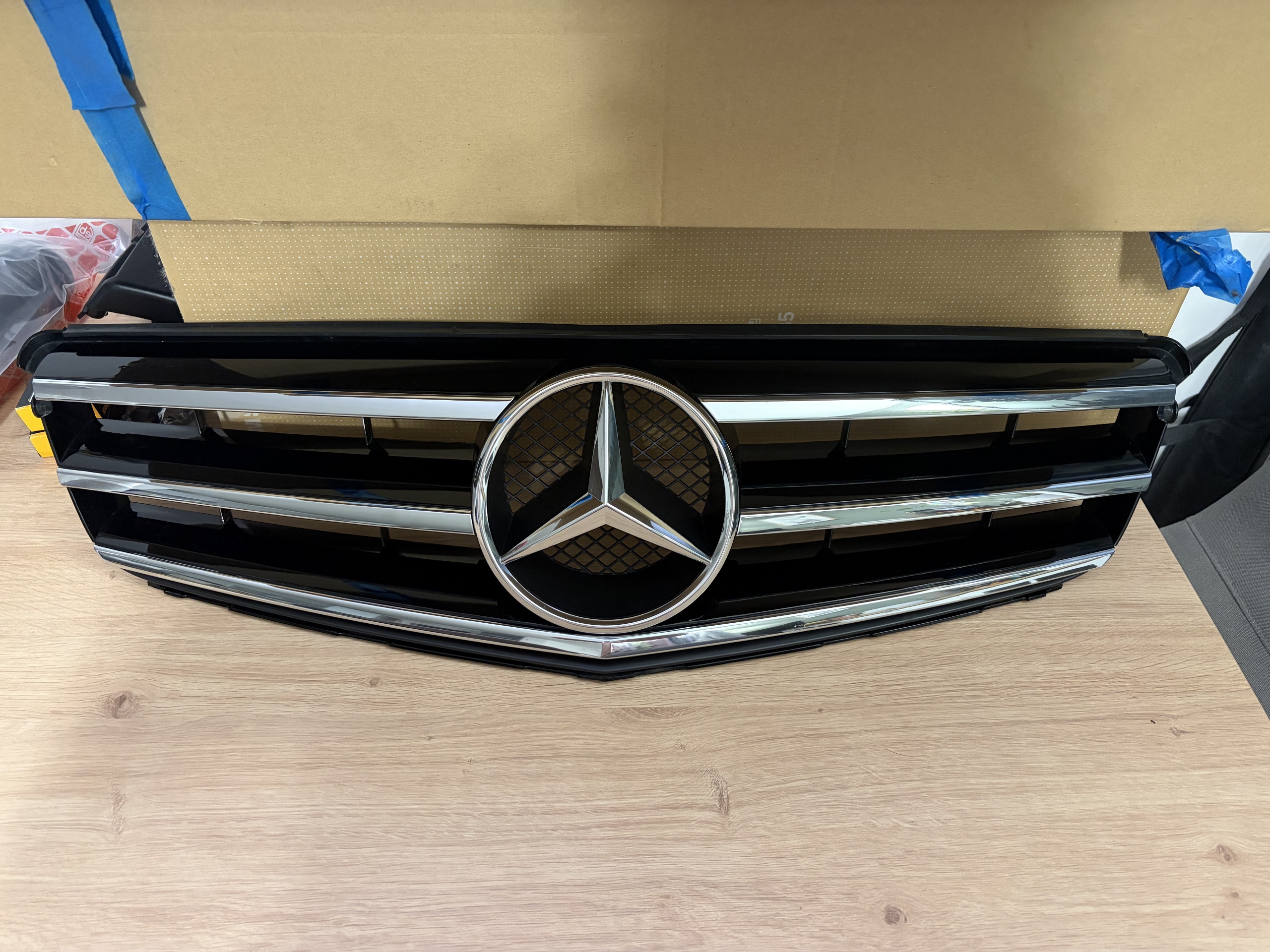 MERCEDES W204 РЕСТАЙЛ (2011-2014) - РЕШІТКА AVANTGARDE ЧОРНИЙ A2048800023 