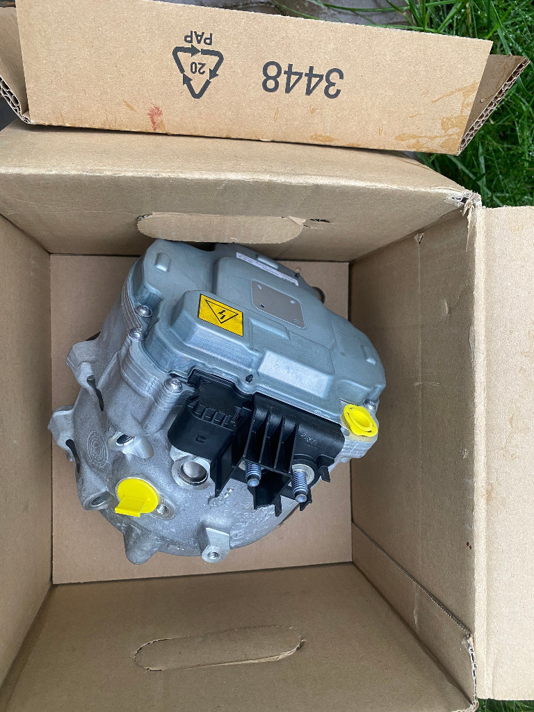 NIESPRAWNY ГЕНЕРАТОР AUDI 4N1 903 028 P,N,R (KILKA) 