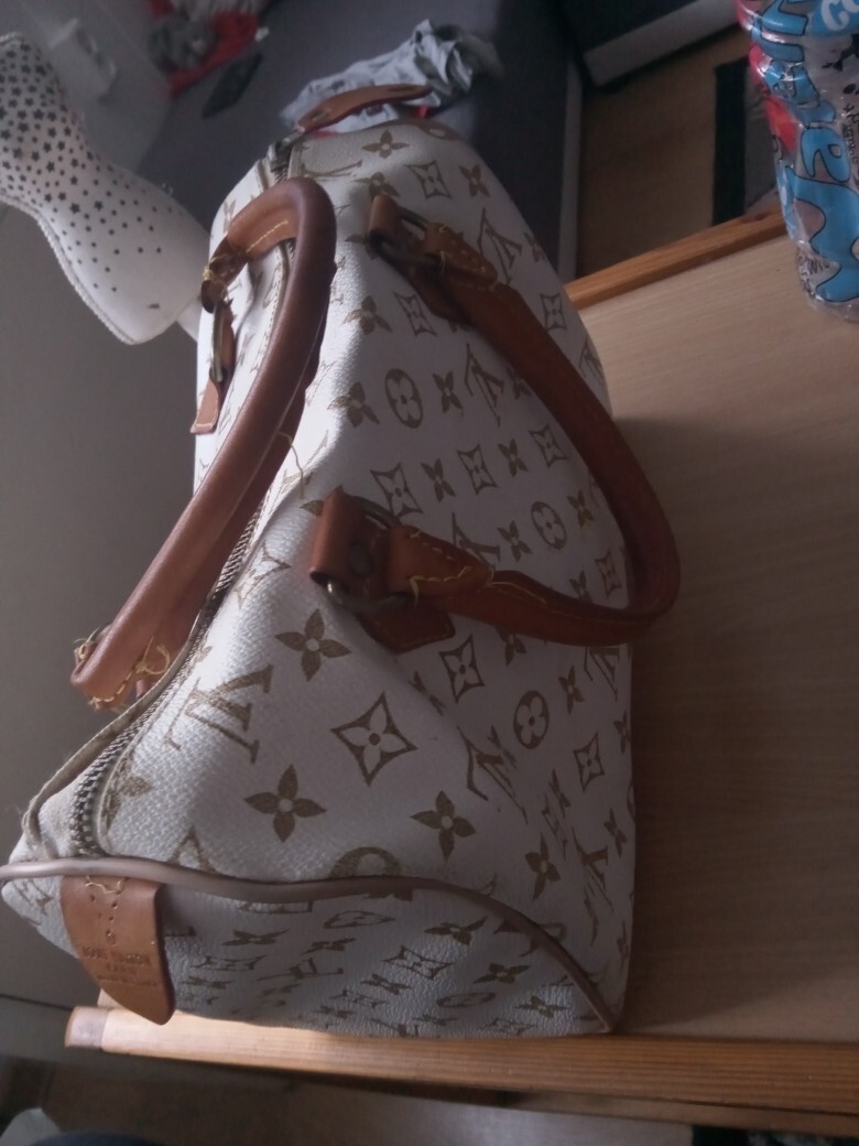 Kupiłam podrabianą torebkę Louis Vuitton, a koleżanki mnie wyśmiały. Czy to  naprawdę taki wstyd?
