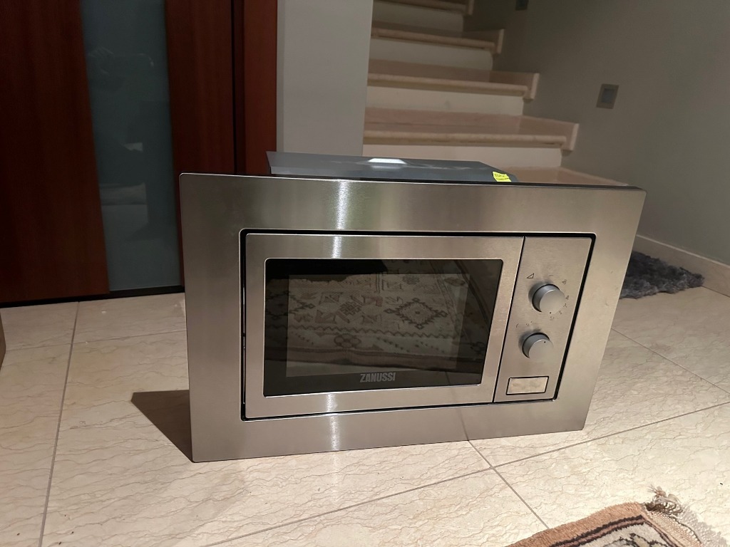 Kuchenka mikrofalowa Zanussi zSM17100XA Na części Warszawa