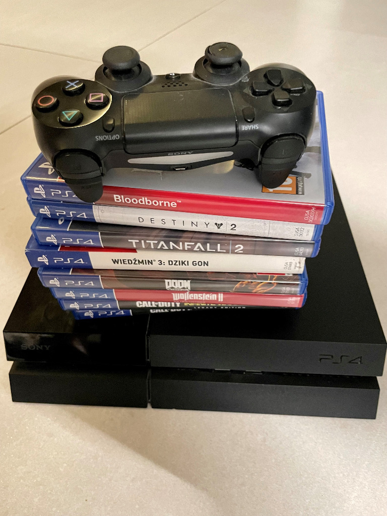 PS4 Model CUH1004A (500GB) plus 8 gier Magdalenka Kup teraz na