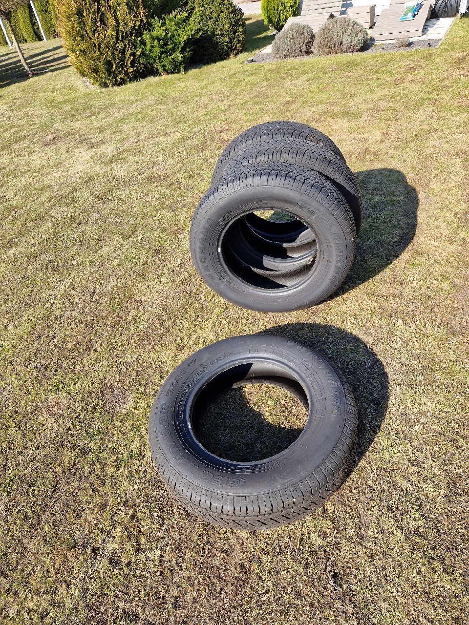 4X ШИНИ ЛІТНІ YOKOHAMA GEOLANDAR G033 215/70R16 100H – ЯК НОВЕ 