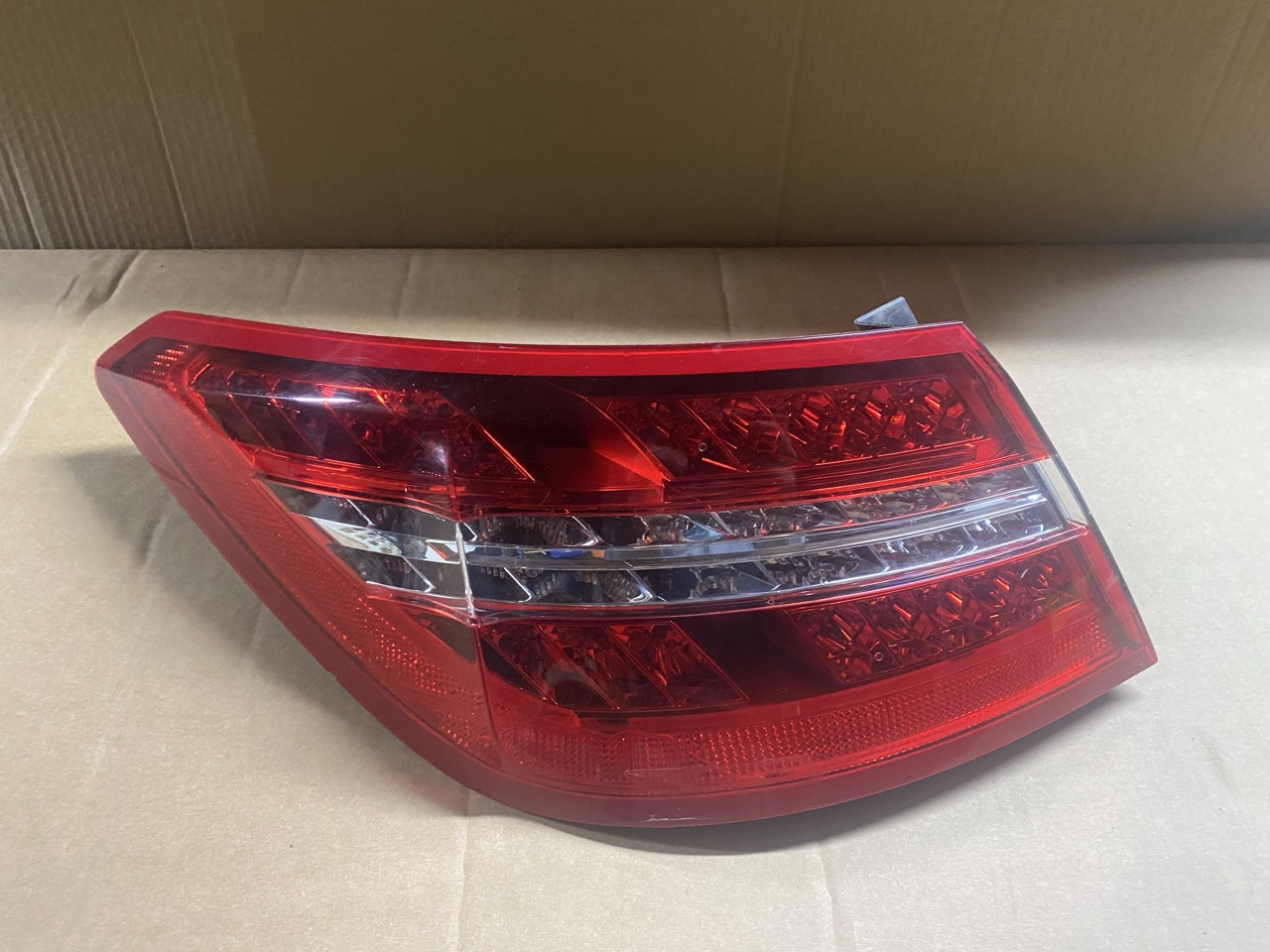 MERCEDES W207 ФАРА ЛІВИЙ ЗАД A2079060158 
