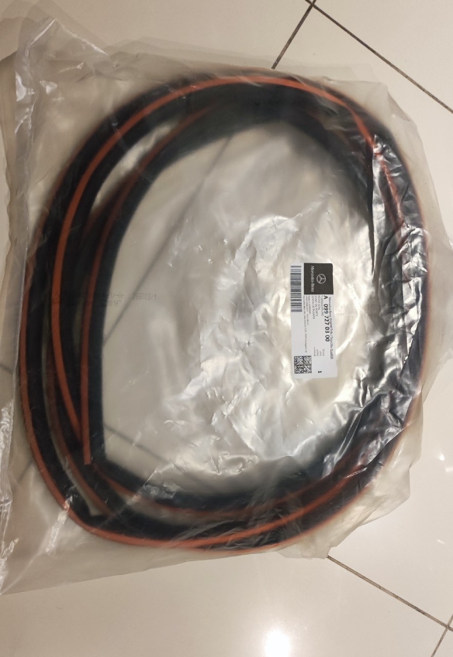 УЩІЛЬНЮВАЧ ДВЕРІ MERCEDES A0997270300 A0997271300 