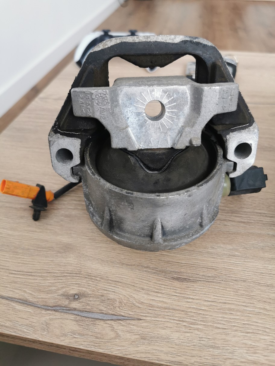 ПОДУШКА ДВИГУНА AUDI A6 C7, AUDI A5, AUDI A4 4G0199381PE 