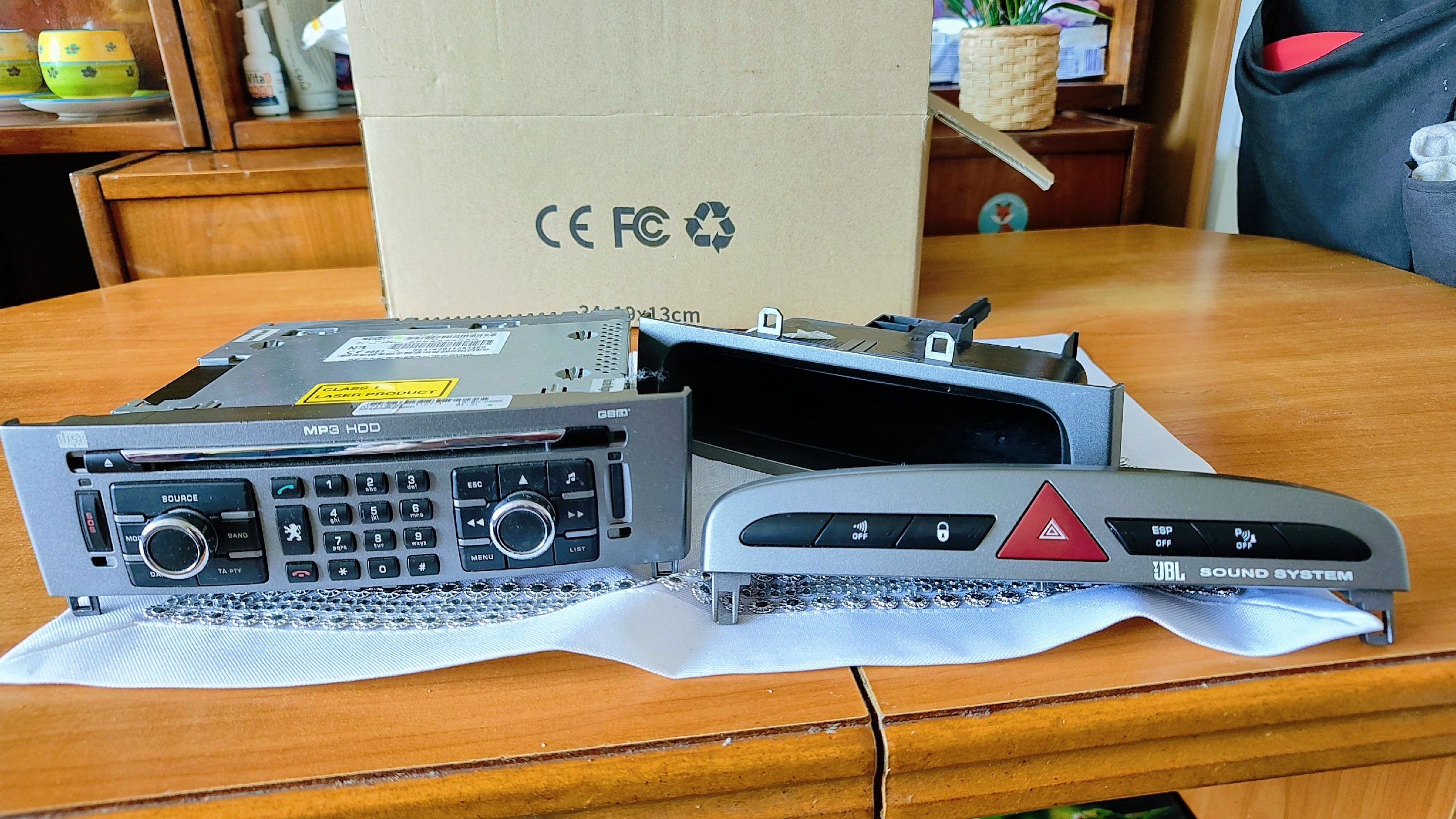 РАДІО PEUGEOT RR3 MP3 HDD 96646345XH + ПАНЕЛЬ JBL + БАРДАЧОК 307 407 308 SW 