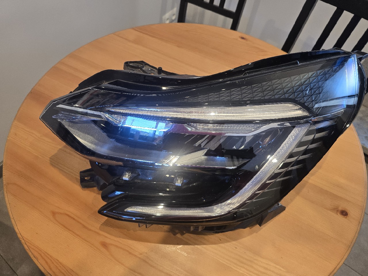 RENAULT CAPTUR II ФАРА ЛІВА 260600666R 