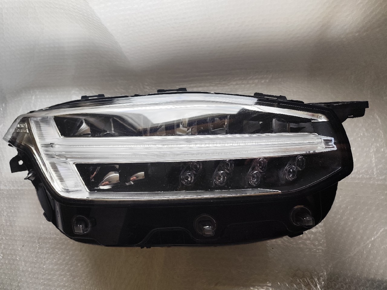 ФАРА ПРАВА VOLVO XC90 II ПОВНИЙ LED (СВІТЛОДІОД) 31655808 