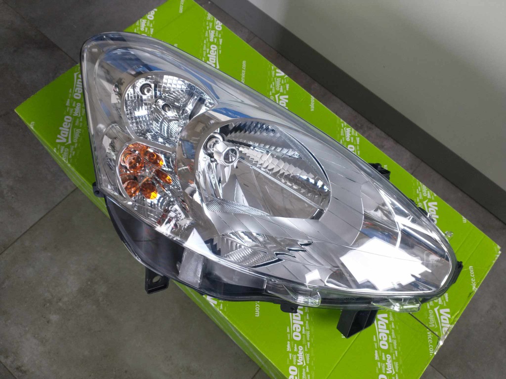 ФАРА ПРАВИЙ VALEO 044782 PEUGEOT ВАНТАЖНИЙ TEPEE 