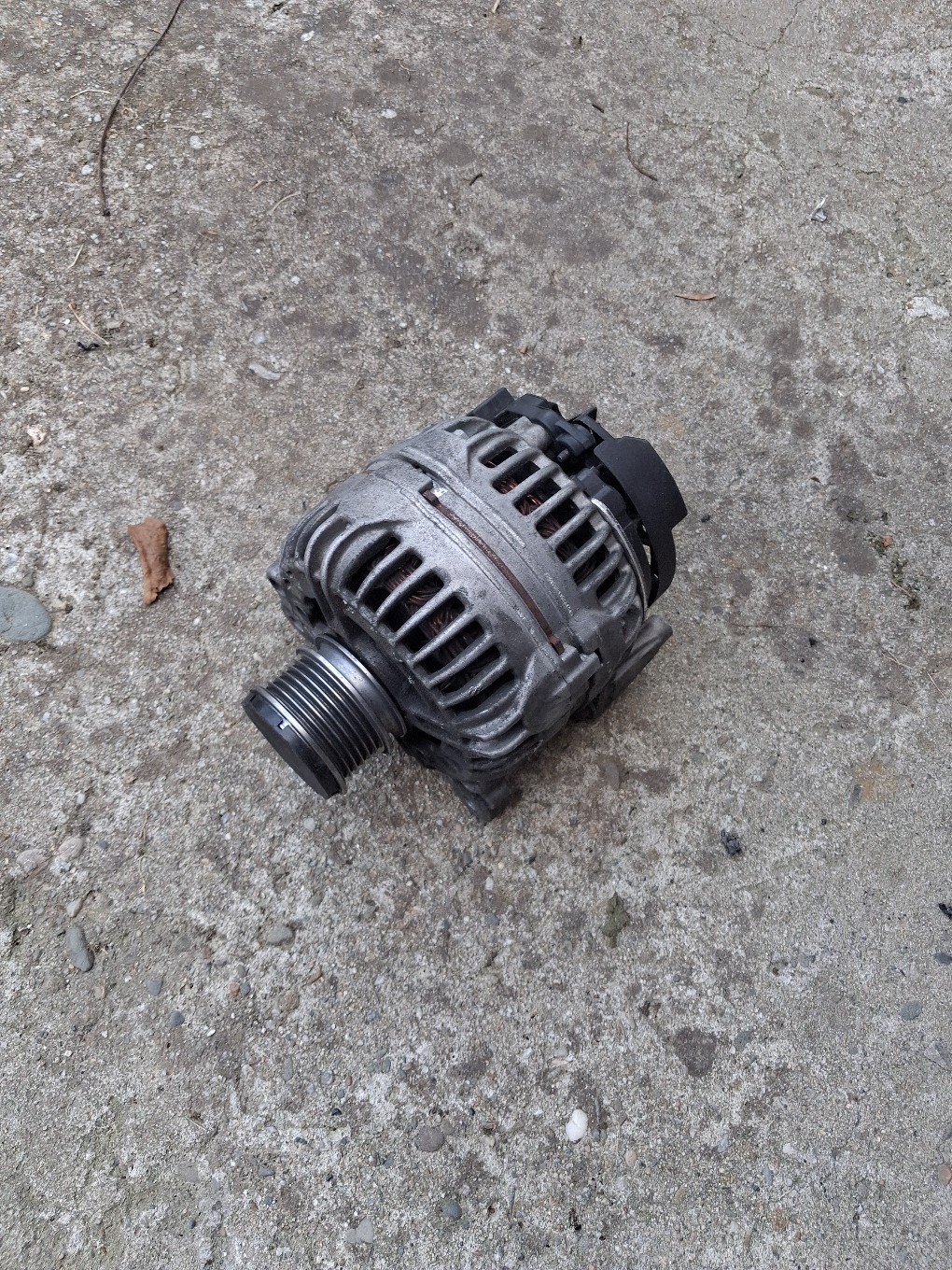 ГЕНЕРАТОР AUDI A4 B7 2,0TDI BPW 06F 903 023J 140A 