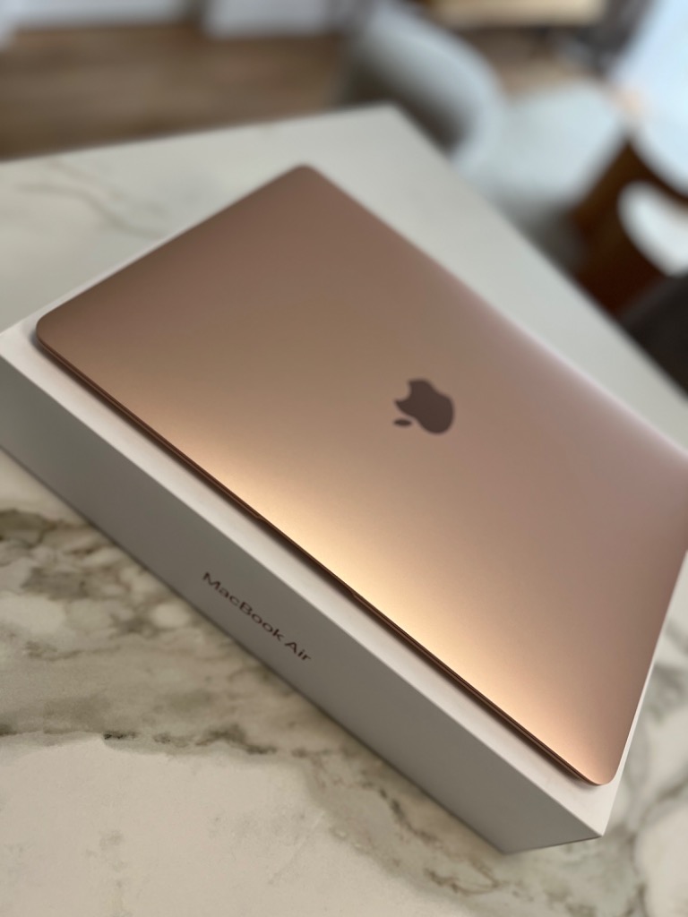 MacBook Air ローズゴールド 価格据置きでパワーアップした新型「MacBook」、新色ローズゴールド