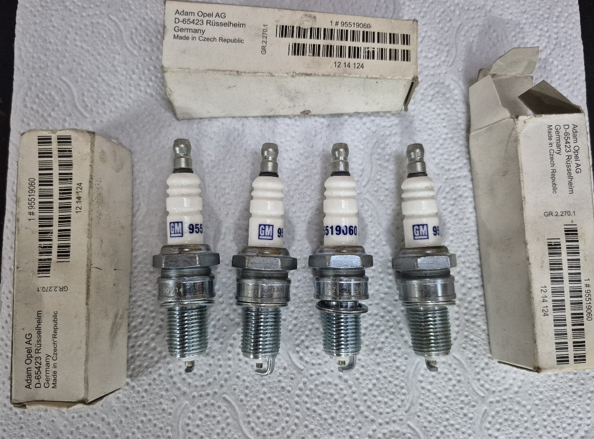 СВІЧКИ ЗАПАЛЕННЯ GM 95519060 . OPEL 1.4 , 1.6 КОМПЛЕКТ 