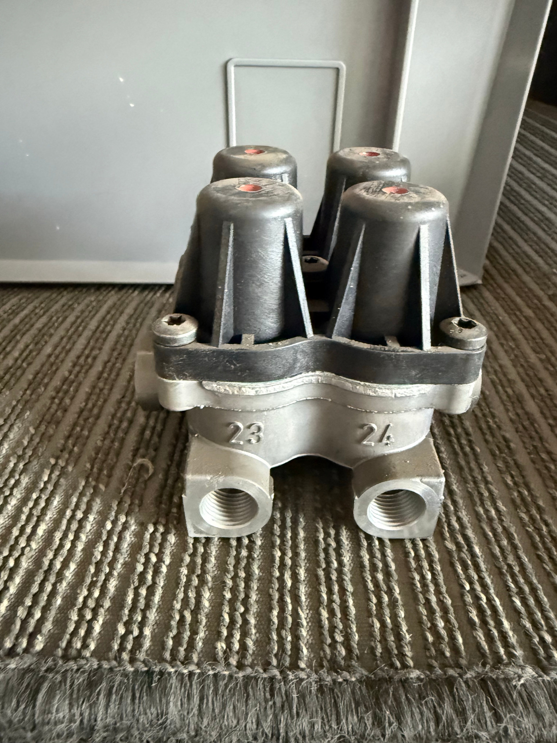 КЛАПАН CZTERODROZNY WABCO 9347147400 DAF LF – НОВИЙ 