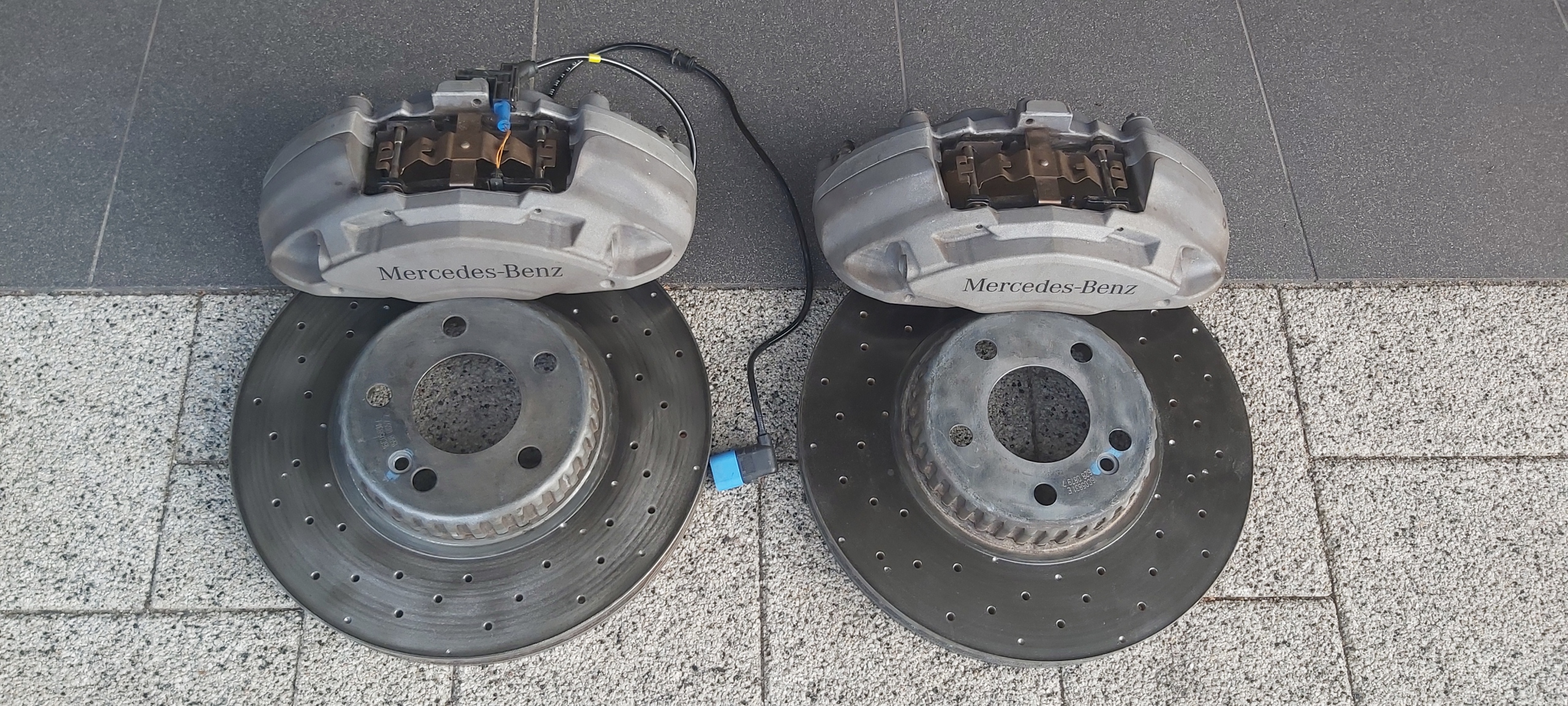 ZESTWA ЗАТИСКІВ ГАЛЬМІВНИХ I ДИСКИ 315MM MERCEDES W205,C205,S205 C43 AMG 