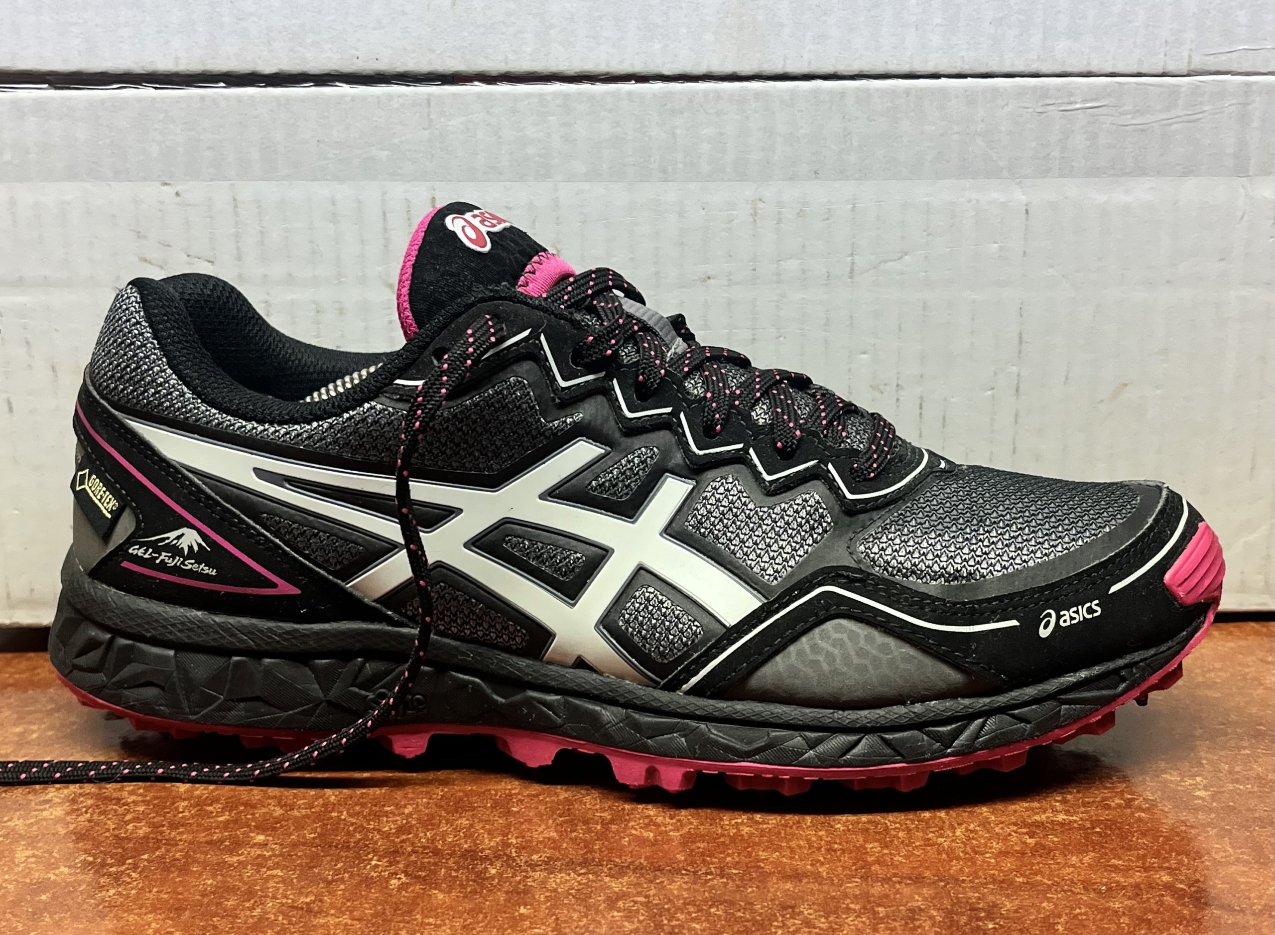Asics setsu deals