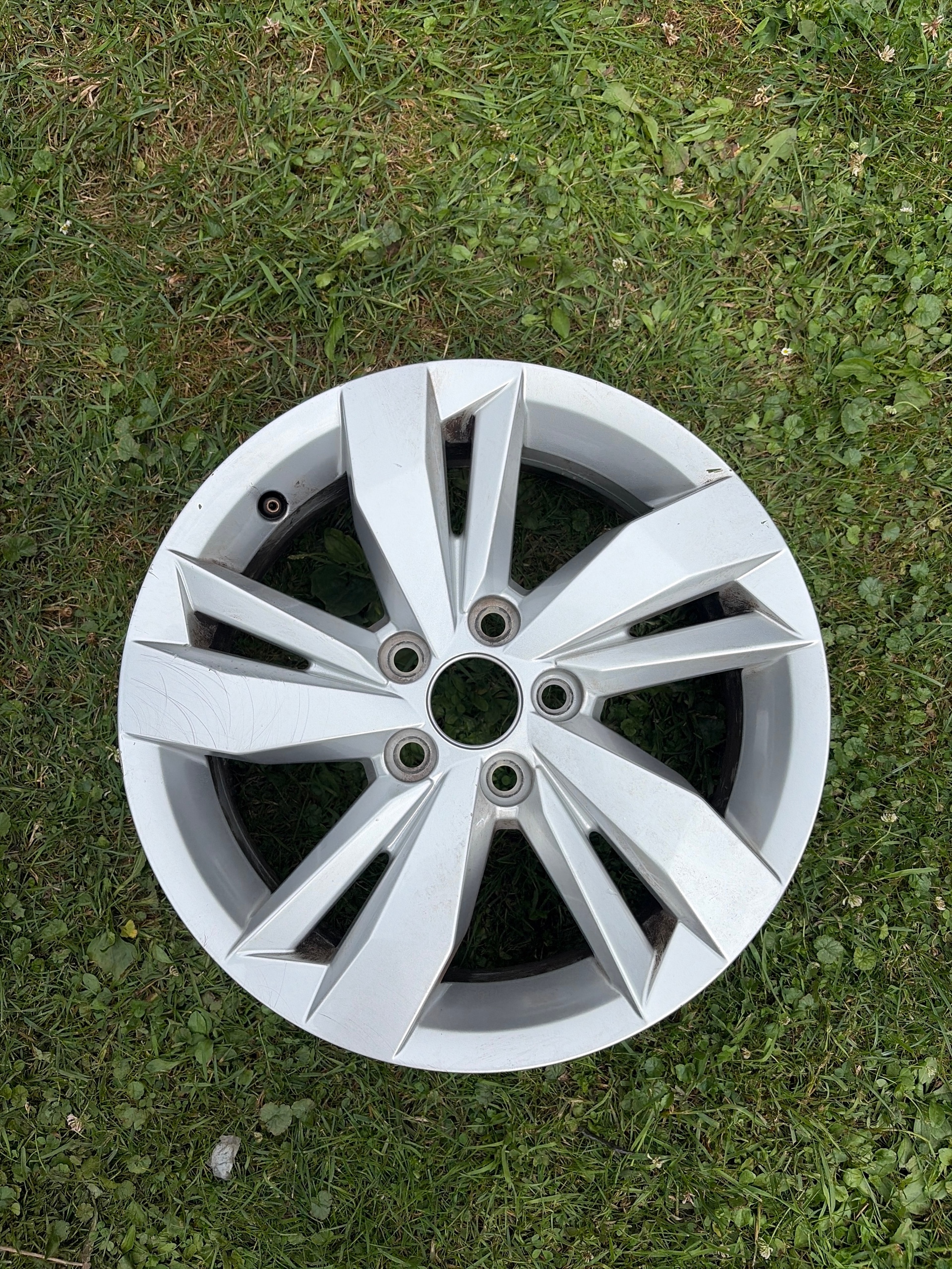 ДИСК АЛЮ АЛЮМІНІЄВА VOLKSWAGEN VW 2G0 2G POLO 15'' ET40 FA2082 