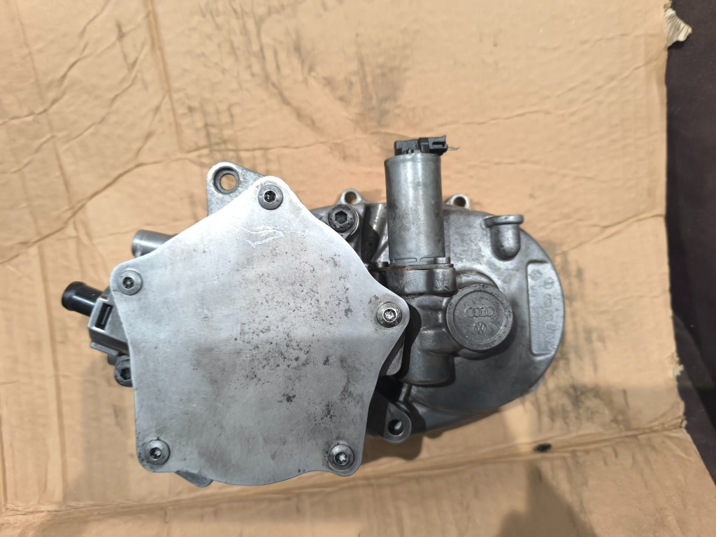 AUDI A4 B7 КОРПУС НАСОСУ ВАКУУМНИЙ 06F103530 