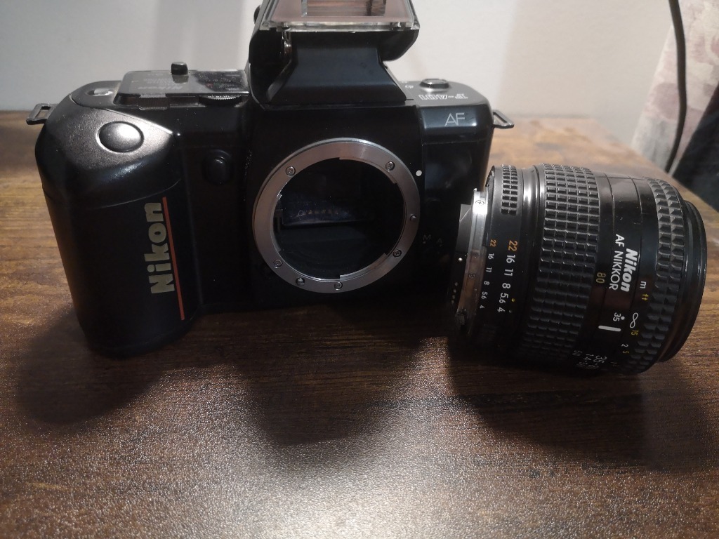 Zdjęcie oferty: Nikon F-401 + obiektyw Nikkor 35-80 mm AF