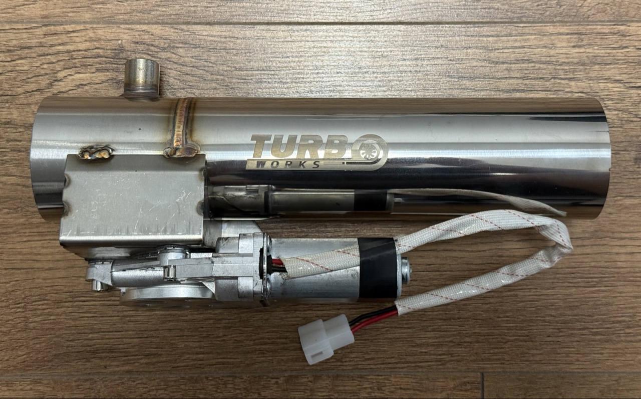 ДРОСЕЛЬНА ЗАСЛІНКА ВИПУСКУ ПРЯМІ TURBOWORKS 2,5