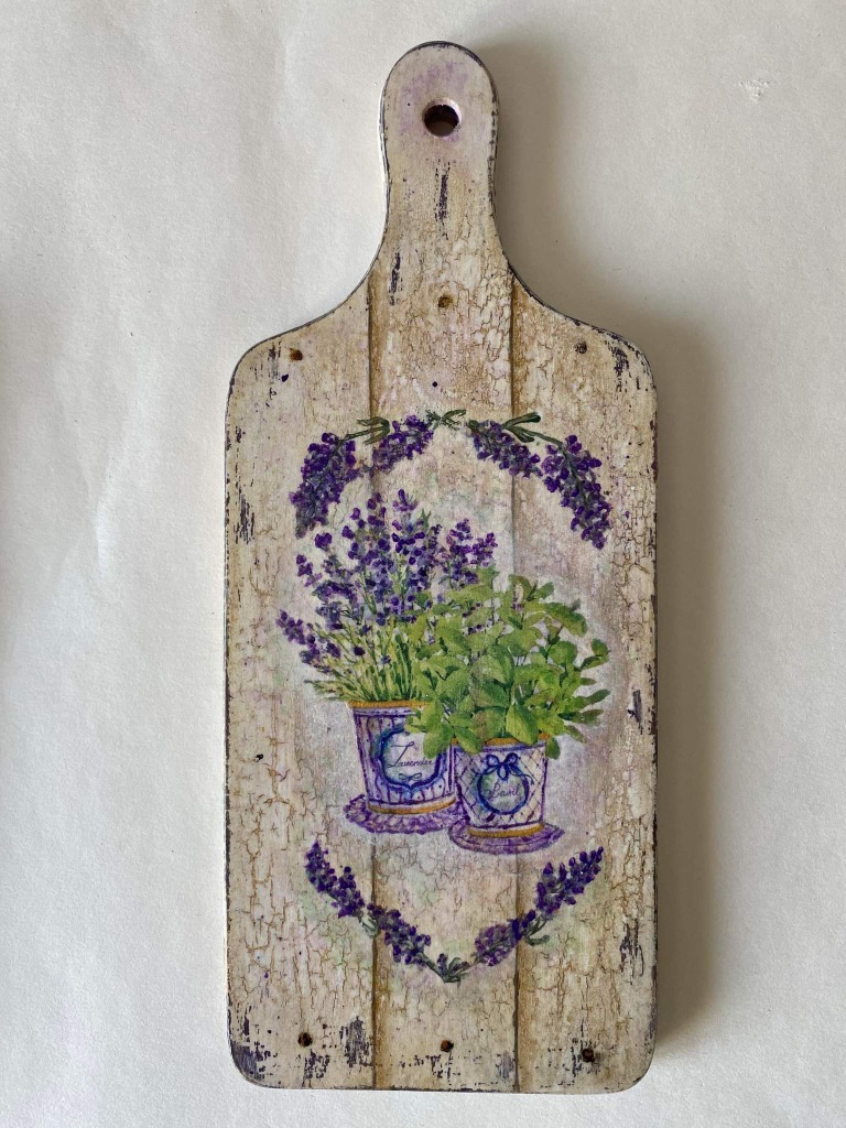 Deska do krojenia ozdobiona techniką decoupage. Krosno Licytacja na