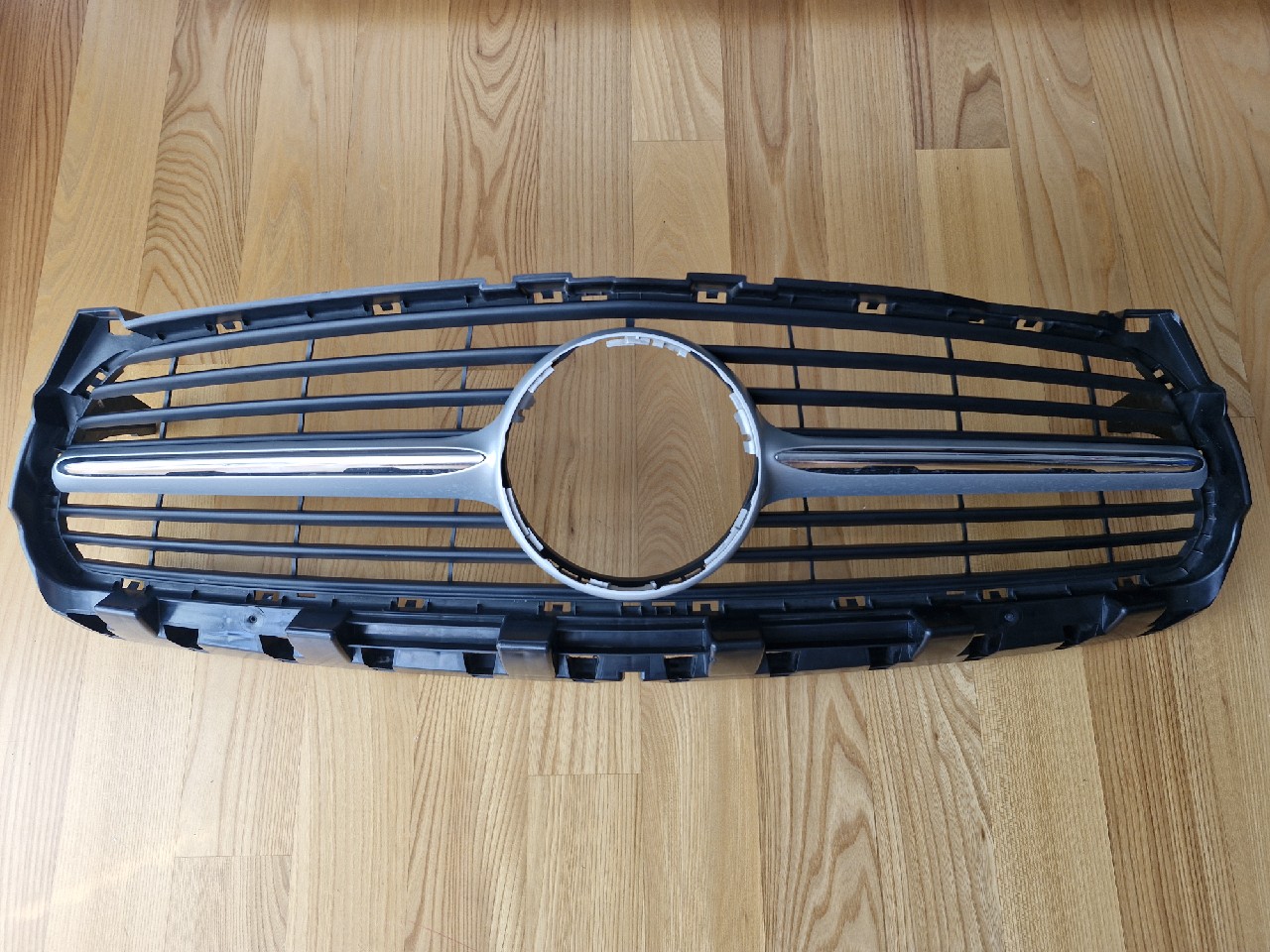 MERCEDES ATRAPA/GRILL ОРИГІНАЛ CLA117 NR ЗАПЧАСТИНИ A117 888 01 60 