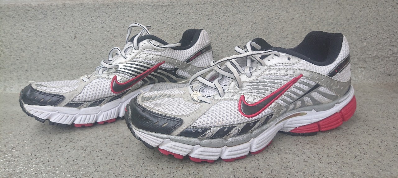 nike zoom structure triax 18