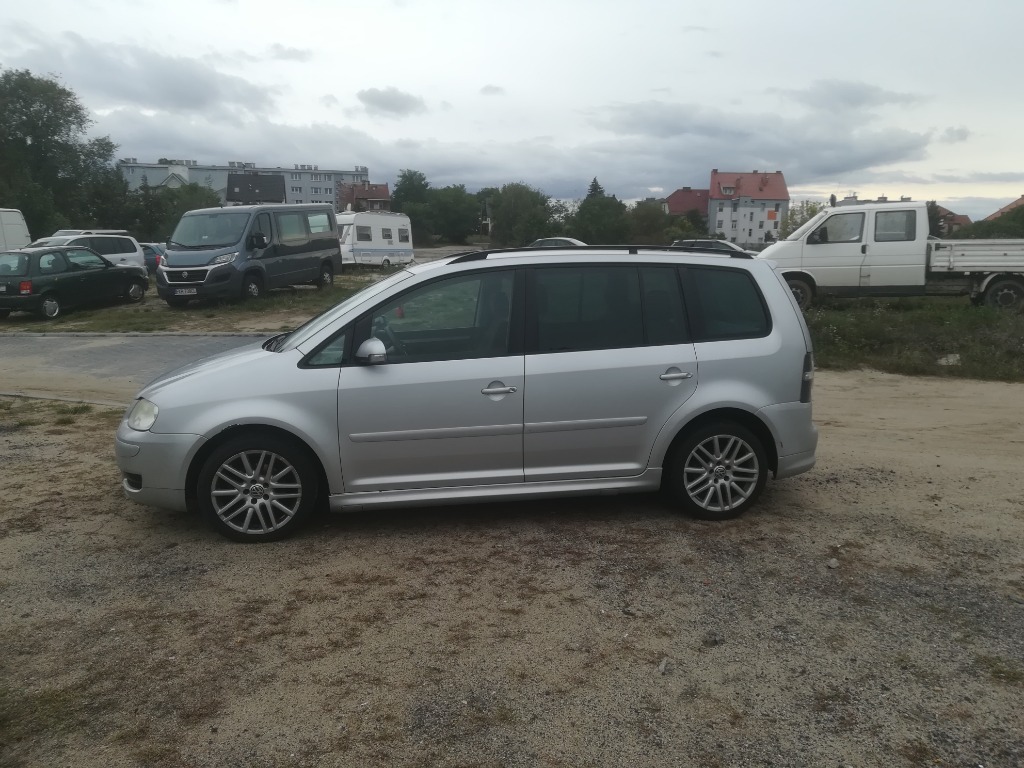 Samochód osobowy VW Touran DSG Cena 8999,99 zł Gubin