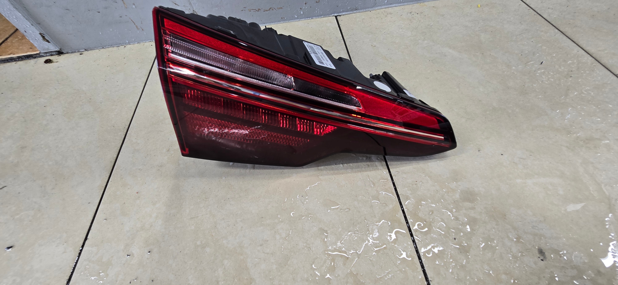 AUDI A4 B9 ФАРА ЗАД LED (СВІТЛОДІОД) 8W5945075AA СЕДАН ЛІВА 