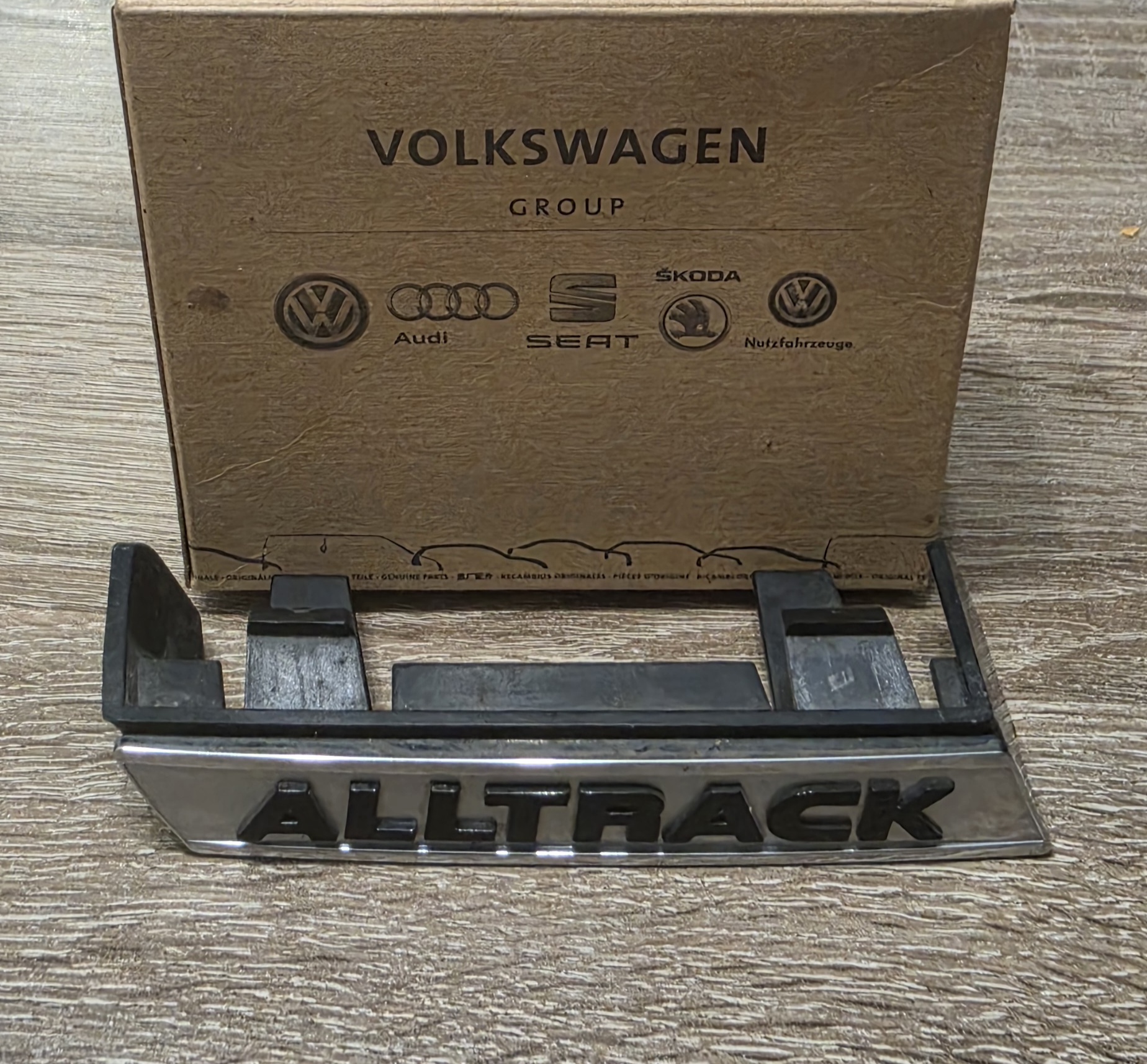 ЕМБЛЕМА ЗНАЧОК РЕШІТКА РАДІАТОРА VW ПАСАТ B8 ALLTRACK 3G0853948 