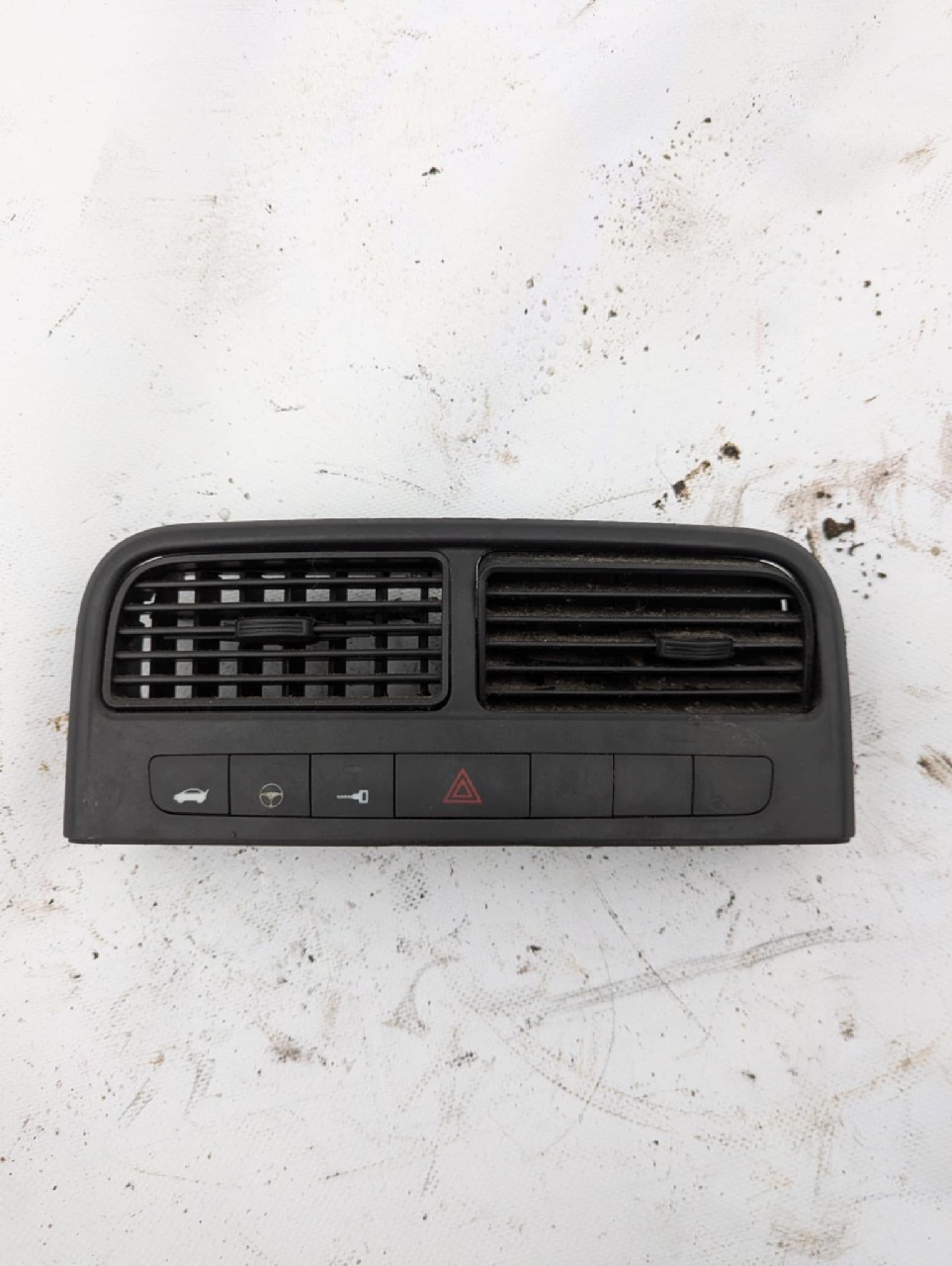 ПАНЕЛЬ РЕШІТКА ПОВІТРОВОДУ FIAT GRANDE PUNTO 61092100 