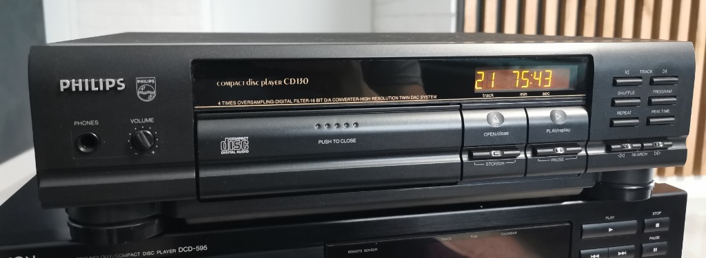Klasyczny odtwarzacz Philips CD130 TDA1543 | Poznań | Licytacja na ...