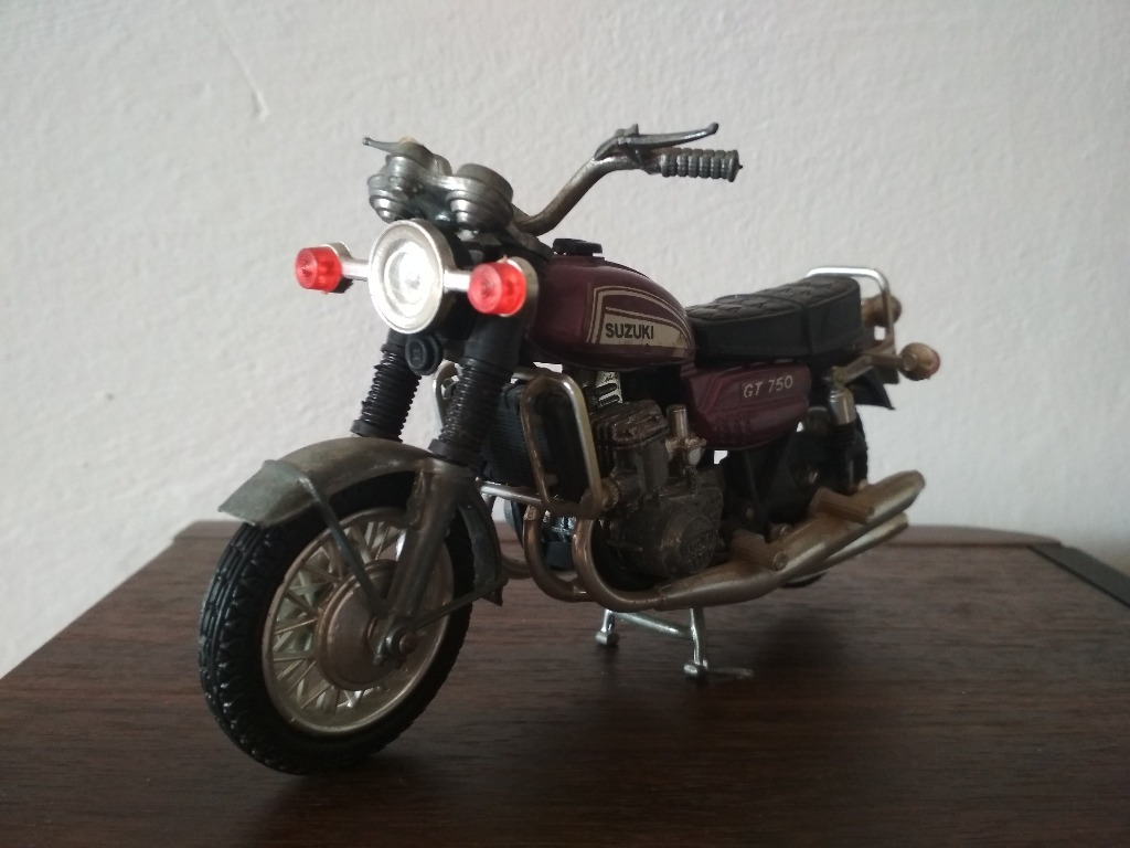 Modèle Réduit Moto SUZUKI GT 750 Polistil à L'échelle 1/15 - Occasion, Bon état Général | Miniature Collection