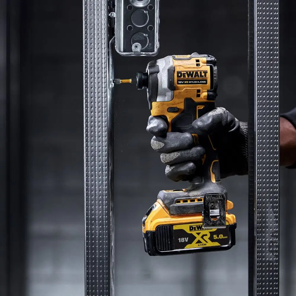 DEWALT ZAKRĘTARKA UDAROWA 18V DCF850N Zasilanie akumulatorowe