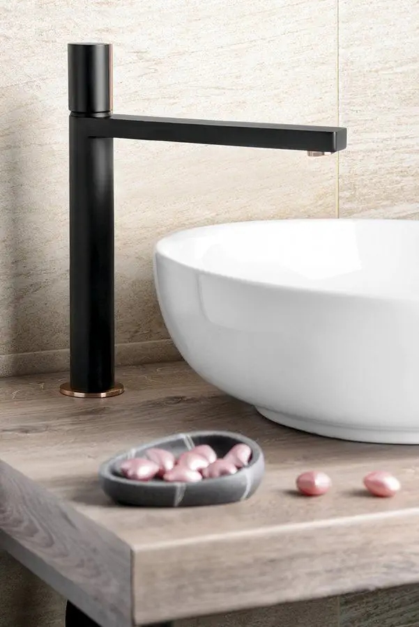 Stojanková umývadlová batéria Sapho Kaisa čierna