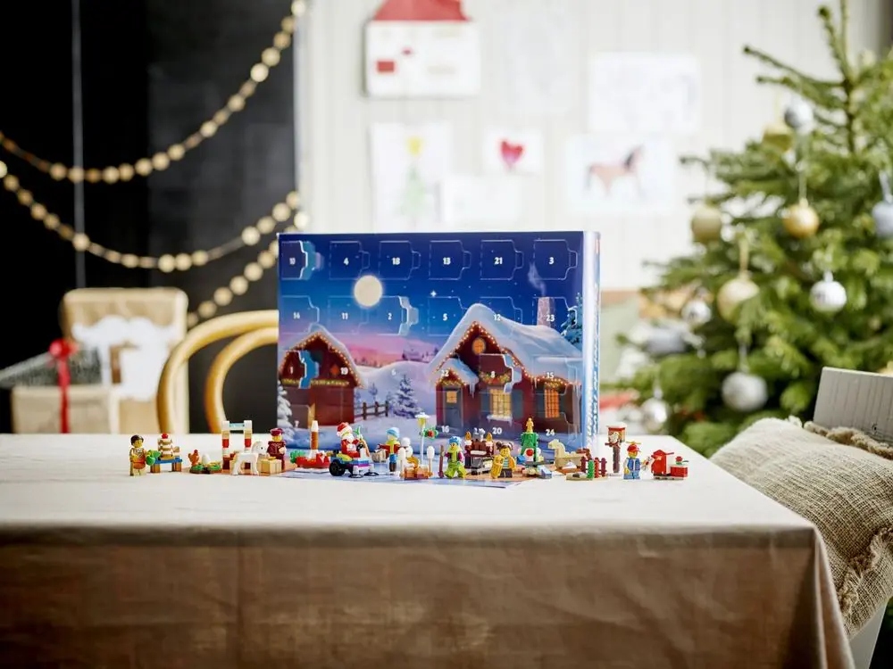 Адвент-календарь LEGO City 60352 2022, 287 деталей и минифигурка Санта-Клауса, от 5 лет, упаковка помята — фото 8