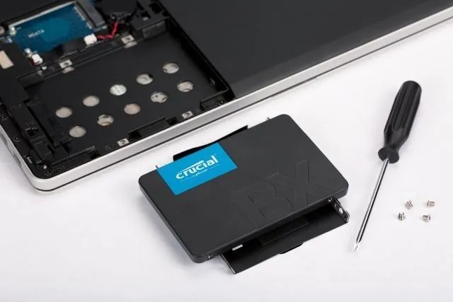 CRUCIAL BX500, 2TB, SATA 2.5" SSD — 7