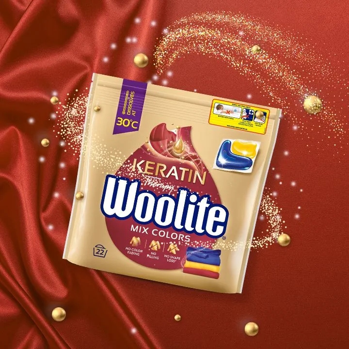 Levně Woolite Mix Colors s keratinem Kapsle na barevné prádlo 33 kusů