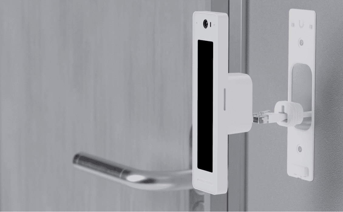 UBIQUITI Second-generation NFC card reader and intercom. — 9