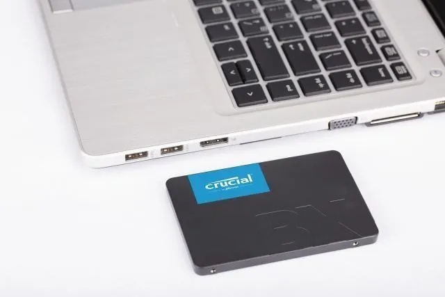 CRUCIAL BX500, 2TB, SATA 2.5" SSD — 8