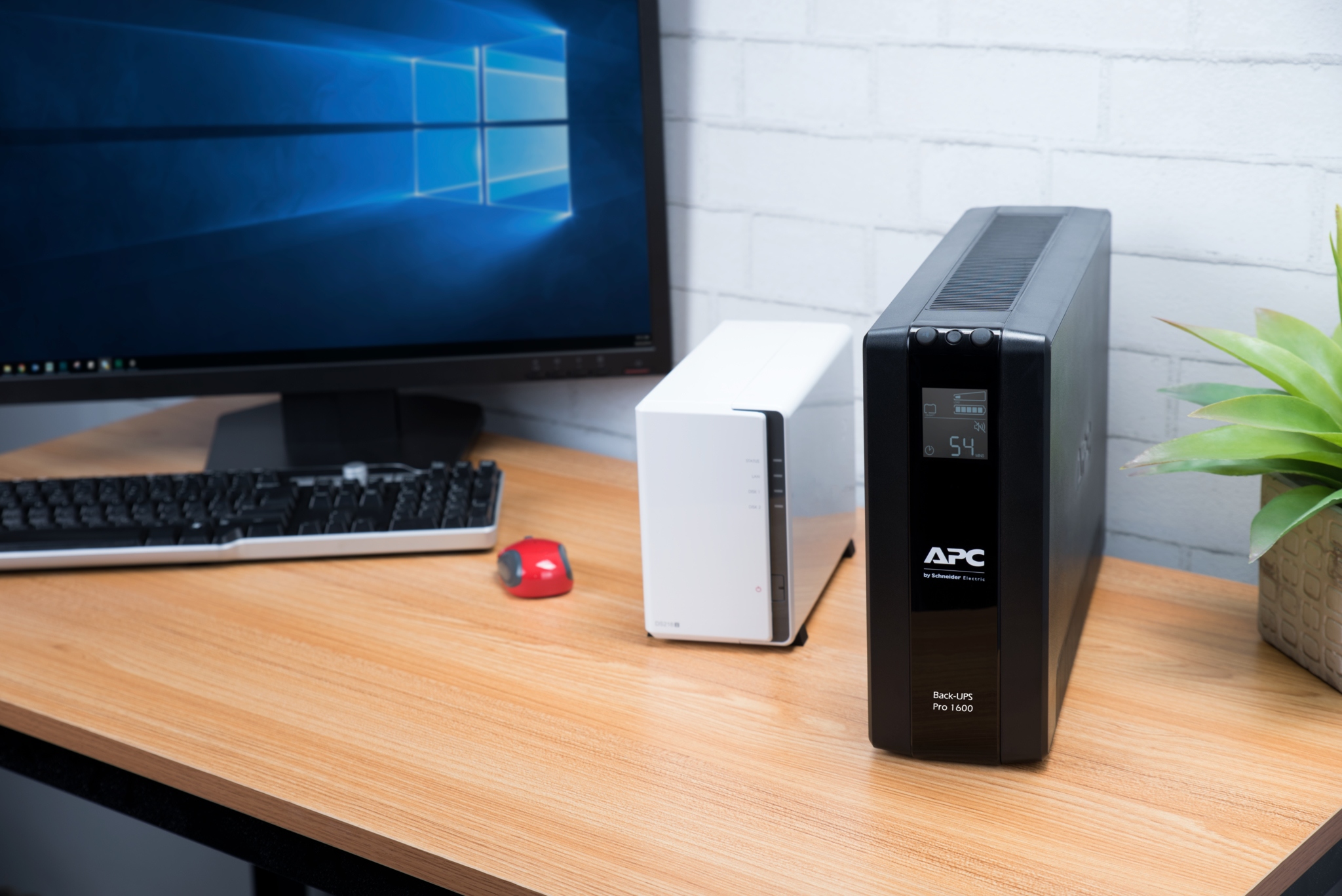 Napájací zdroj Ups Apc BR1600MI 1600 Va 960 W
