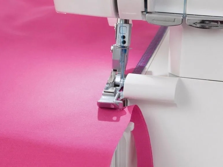 Owerlok owerlock 4 nitkowy z rolowaniem Singer 12 ściegów mereżka Model S14-78