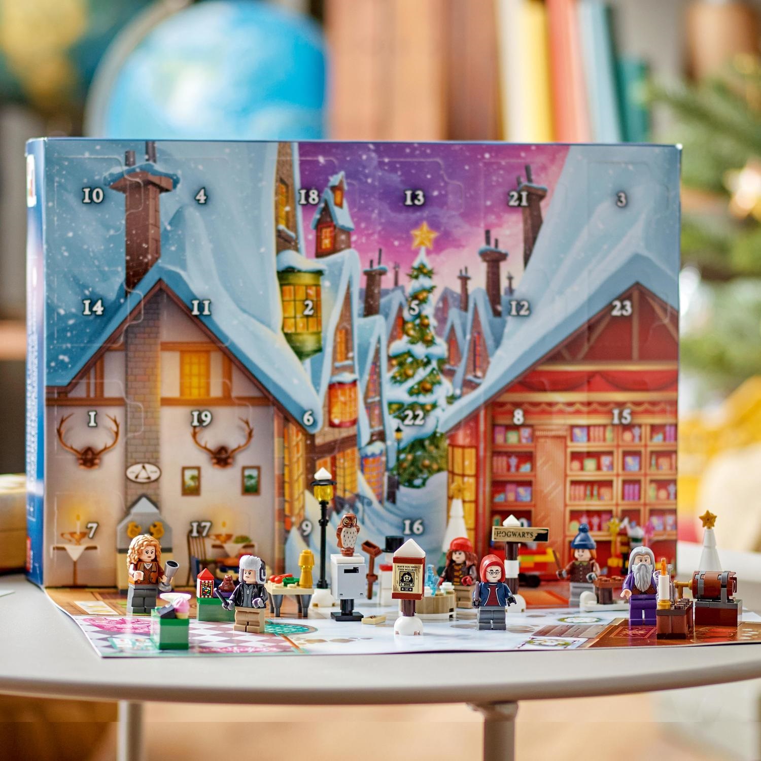 Адвент-календарь LEGO Harry Potter 76418 2023, 18 мини-моделей Хогсмида и 6 минифигурок, от 7 лет — фото 4