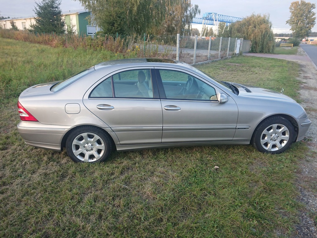 Używany MercedesBenz W203 C200 kompressor 141 tys