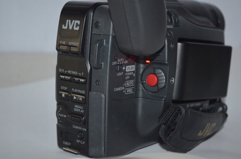 Купить VHS-КАМЕРА UNIVERSUM JVC VKR 2940, производство ЯПОНИЯ.: отзывы, фото, характеристики в интерне-магазине Aredi.ru