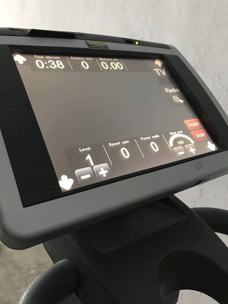 TECHNOGYM Cross Synchro Excite 700 TV orbitrek